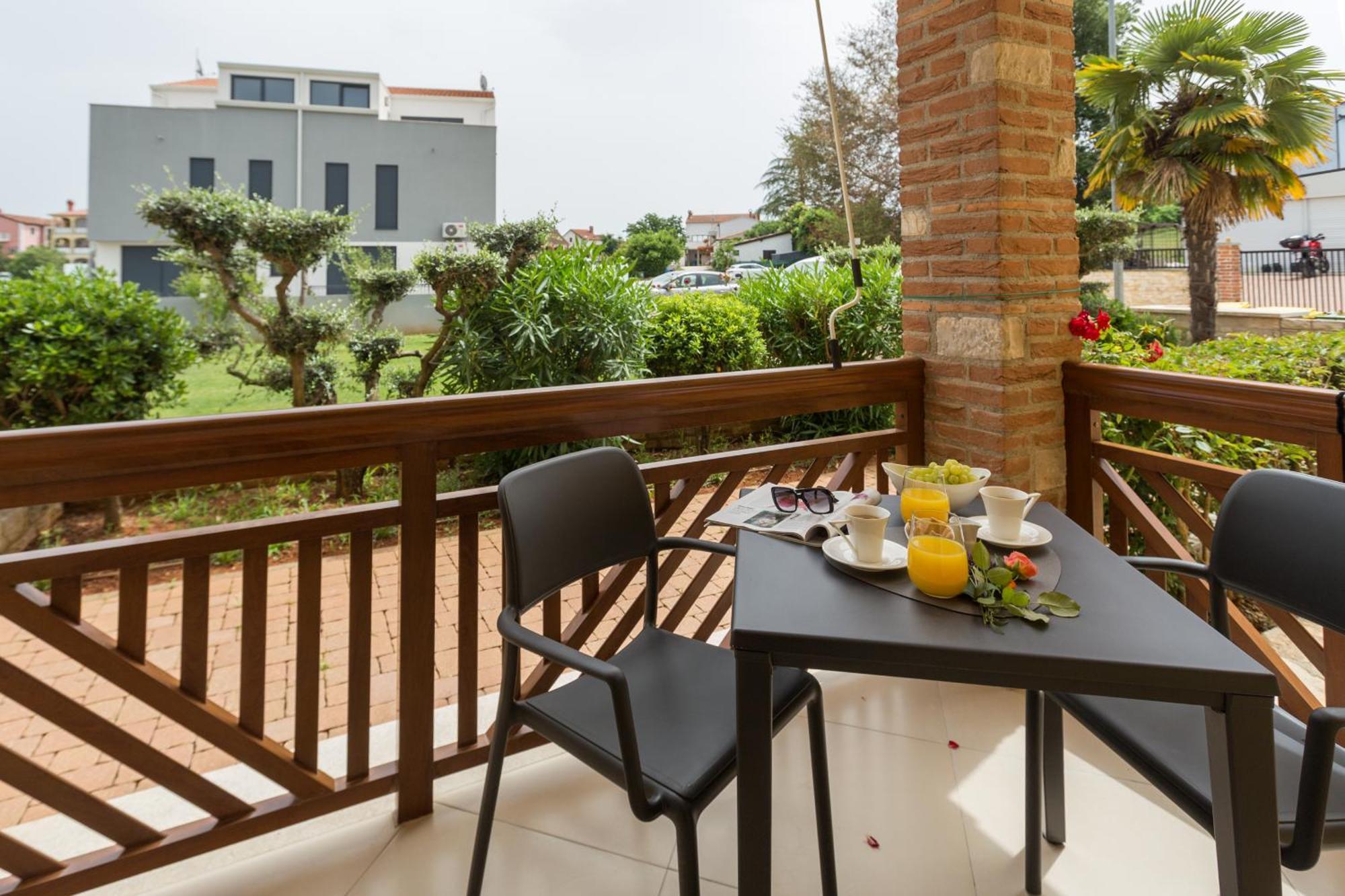 Apartments Bellissima Funtana Exterior photo