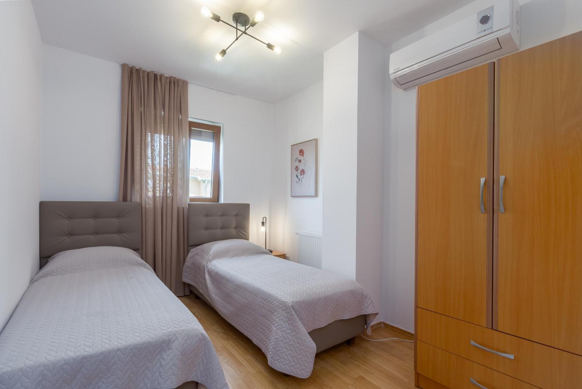 Apartments Bellissima Funtana Exterior photo