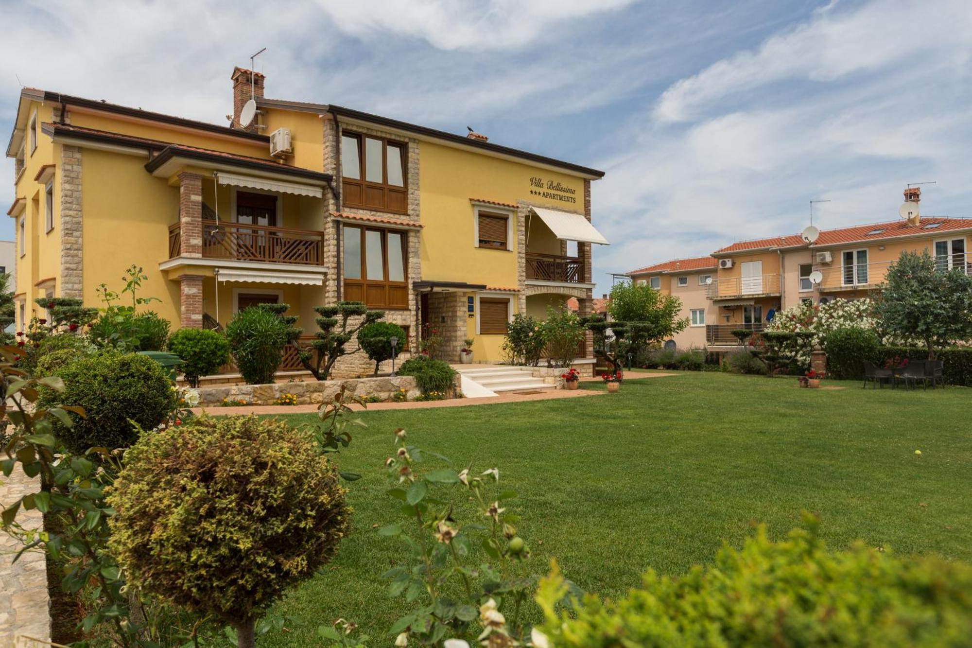 Apartments Bellissima Funtana Exterior photo